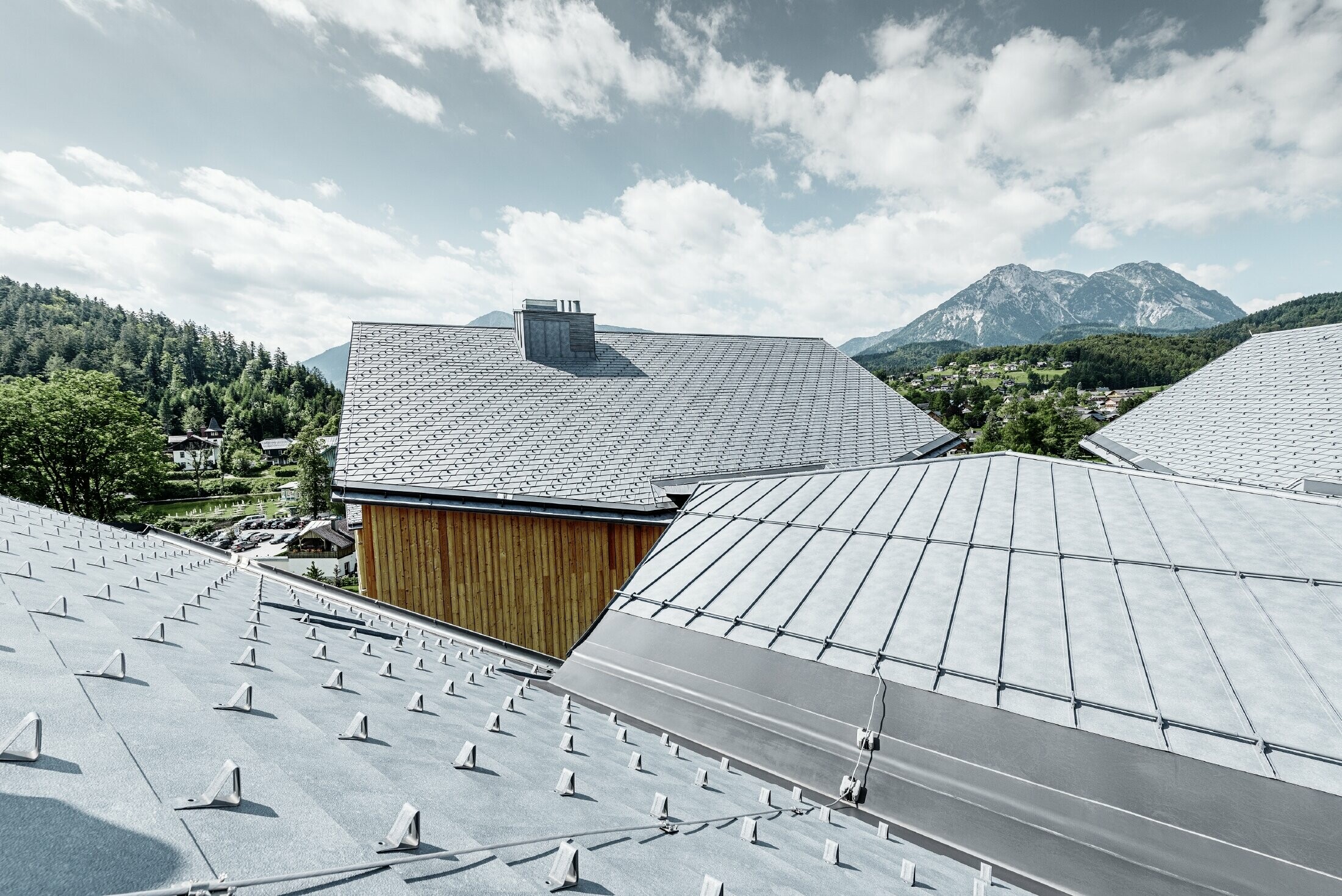 Hôtel Vivamayr à Altaussee (Autriche) — Façade en bois et bardeaux PREFA